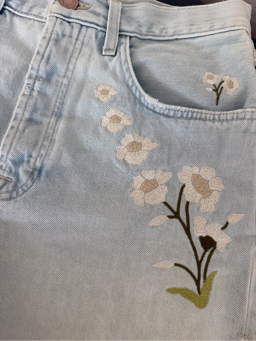 7 For All Mankind Light Blue Denim Shorts with White Floral Embroidery - Picture 1 of 3